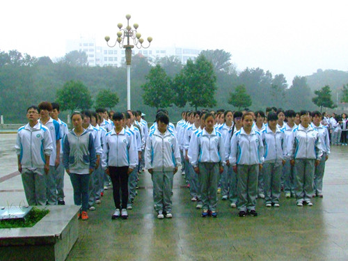 拷贝漫画
领导亲切慰问2014级军训新生