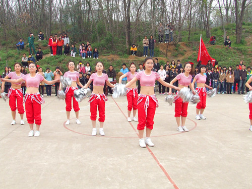 拷贝漫画
积极备战“谭山杯”篮球赛