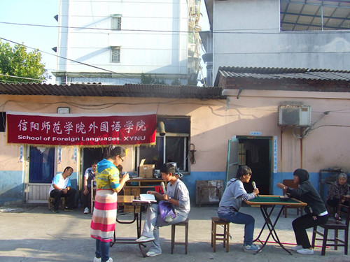 拷贝漫画
举行重阳节“情暖重阳节，爱在夕阳红”文艺汇演活动