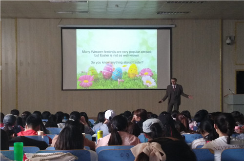 “聆听外教声音，助力自我发展”——拷贝漫画
开展外教讲座系列活动