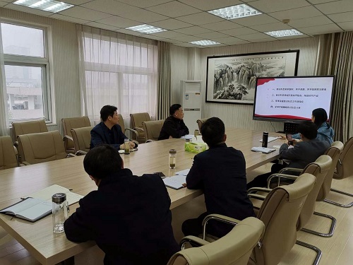 拷贝漫画
召开党委理论中心组学习会议暨2019年度意识形态工作专题会