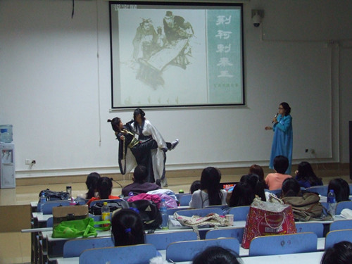 文明外语，秀青春旋律——拷贝漫画
举行首届情景秀复赛