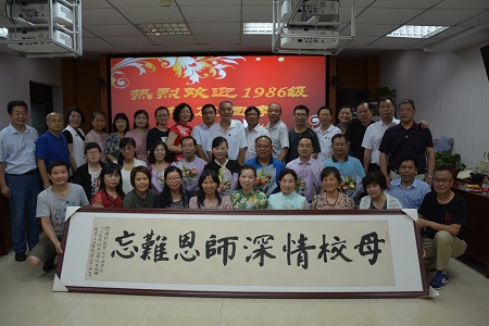 拷贝漫画
1986级英语专科班校友返校团聚