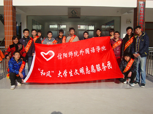 传递冬日温暖，共建和谐敬老院——拷贝漫画
“和风志愿服务团”赴马鞍山敬老院开展义务劳动