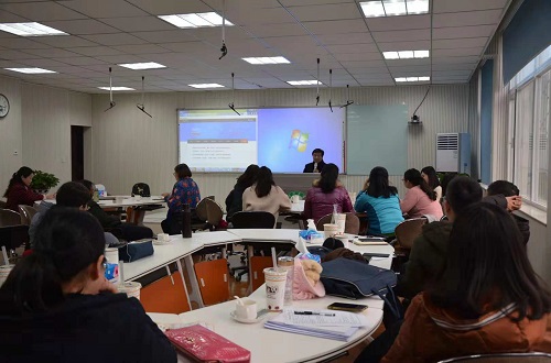 拷贝漫画
举办“混合式教学背景下的网络空间建设”教学沙龙活动