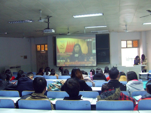 拷贝漫画
师生喜看党的十八大开幕式直播