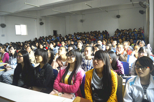 拷贝漫画
开展新生安全教育活动