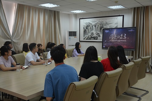 拷贝漫画
组织师生观看2019年最美高校辅导员、大学生发布仪式