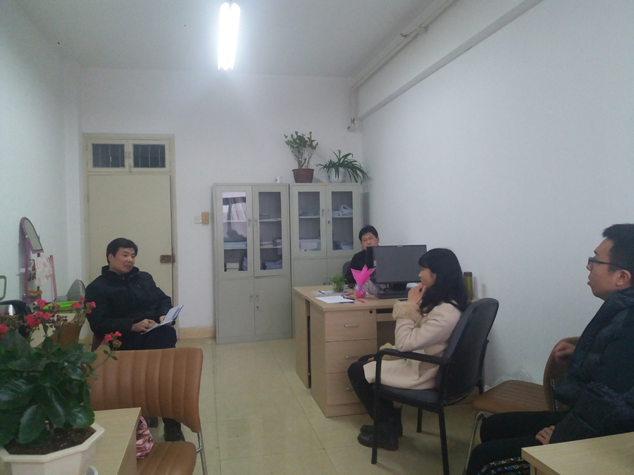 拷贝漫画
举行新学期首场教研室专题研讨活动