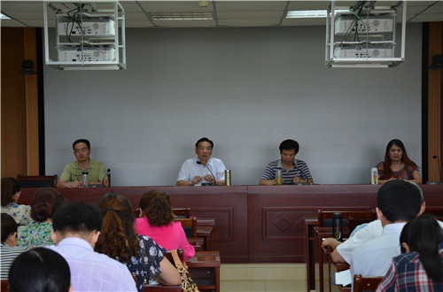 拷贝漫画
召开期末教职工大会