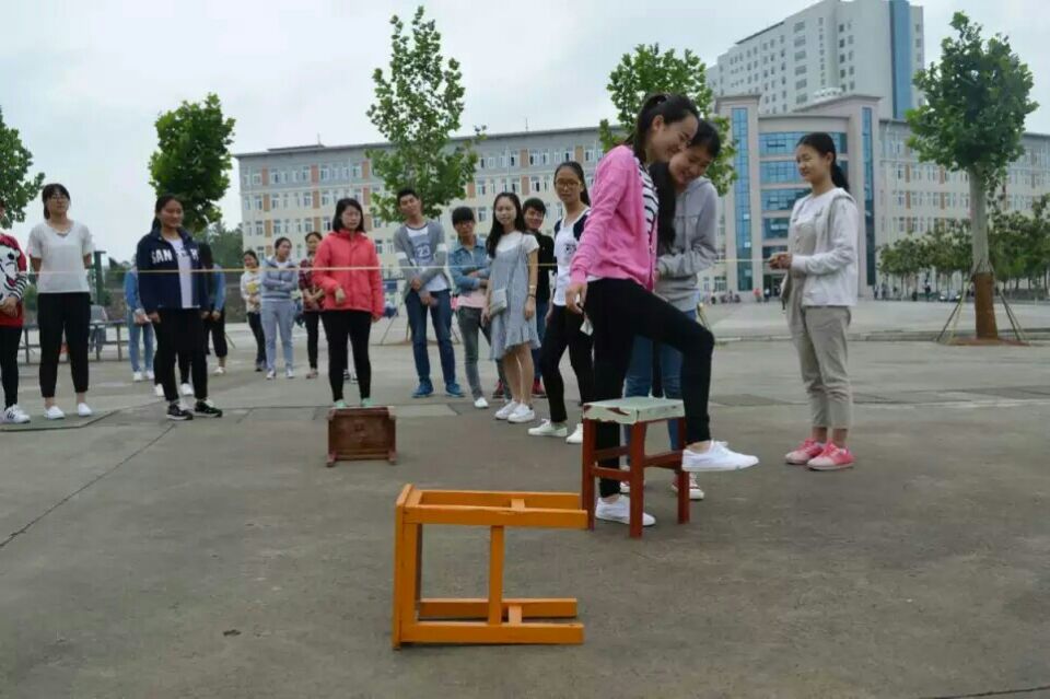 拷贝漫画
积极开展趣味心理活动