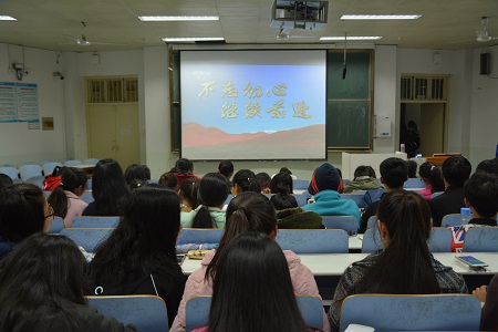 拷贝漫画
组织观看政论专题片——《不忘初心 继续前进》