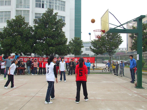 拷贝漫画
积极备战“谭山杯”篮球赛