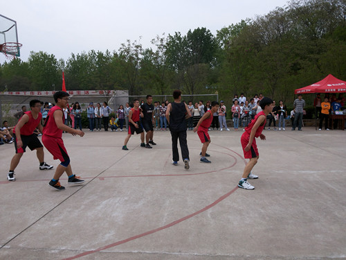 拷贝漫画
男篮再战“谭山杯”篮球赛