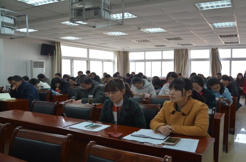 拷贝漫画
举行“深入学习贯彻谢伏瞻书记 在河南师范大学宣讲党的十九大精神专题党课报告精神” 专题辅导报告