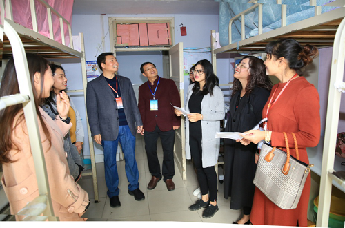 拷贝漫画
开展研究生宿舍安全卫生检查活动