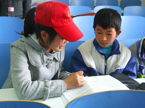 拷贝漫画
积极开展“流动雷锋学校”活动