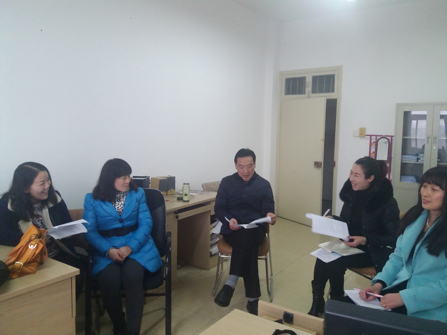 拷贝漫画
举行新学期首场教研室专题研讨活动