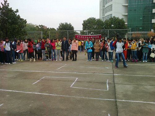 拷贝漫画
举办女生月“运动风暴”趣味运动赛