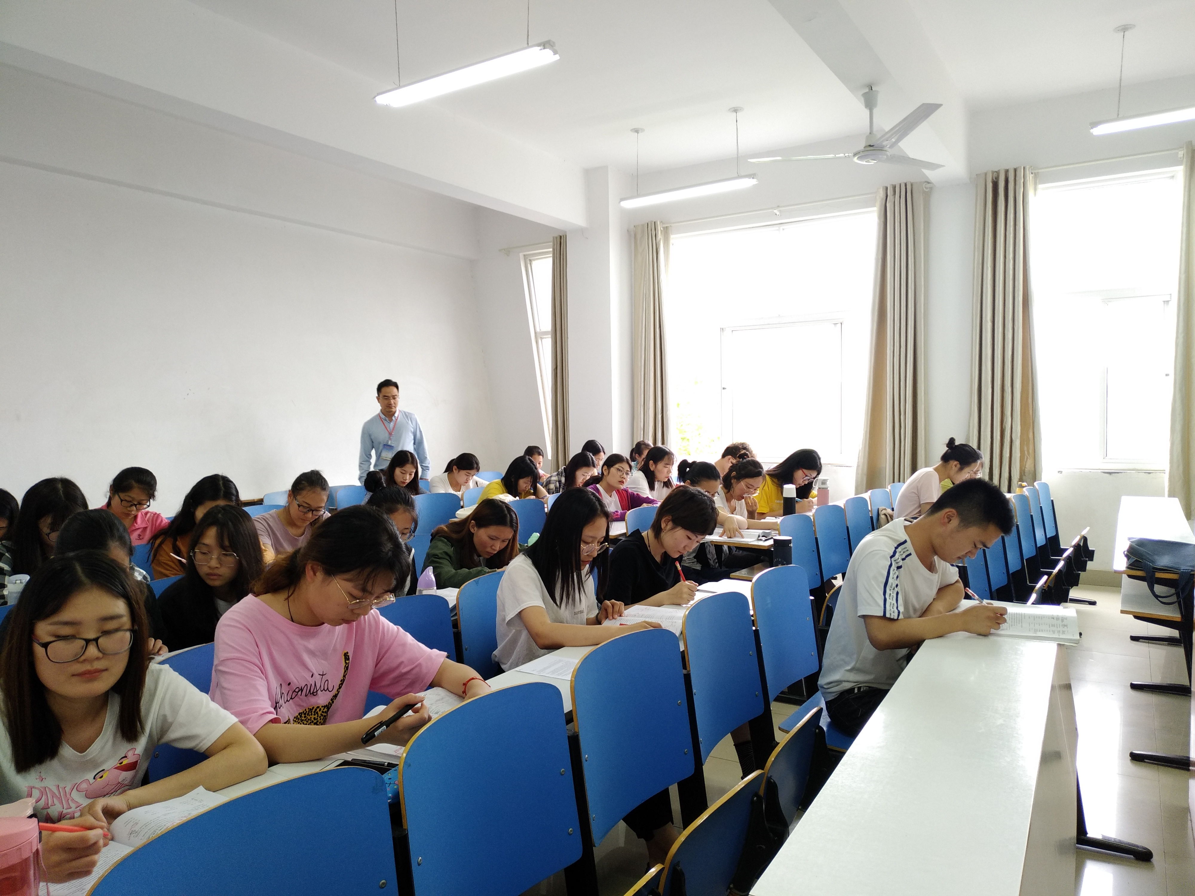 拷贝漫画
2018-2019学年第二学期第十四周教学检查