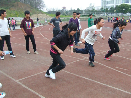 拷贝漫画
运动会健美操运动员选拔赛火热进行中