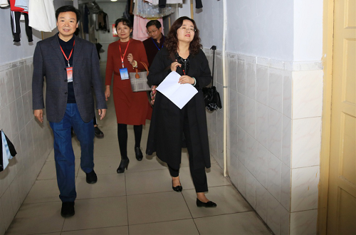 拷贝漫画
开展研究生宿舍安全卫生检查活动