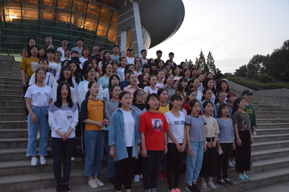 拷贝漫画
顺利开展“运动健跑我先行，红歌唱响新时代”活动