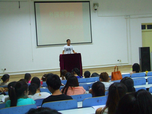 拷贝漫画
召开团总支学生会换届竞选大会