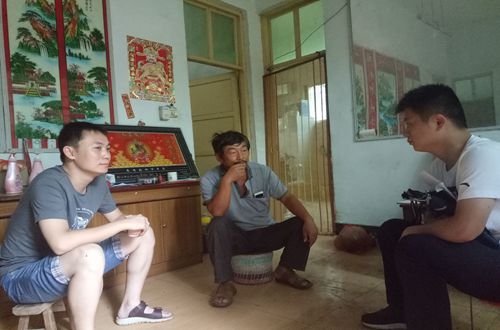  拷贝漫画
组织开展暑期家访活动