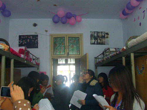 拷贝漫画
开展“绿色家园”寝室评比活动