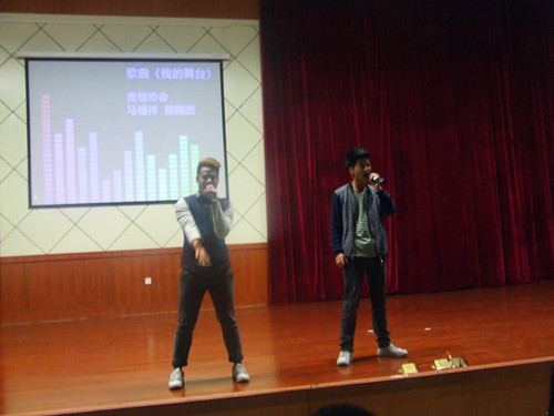 拷贝漫画
隆重举行“Show出声音•晒出梦想”配音大赛决赛