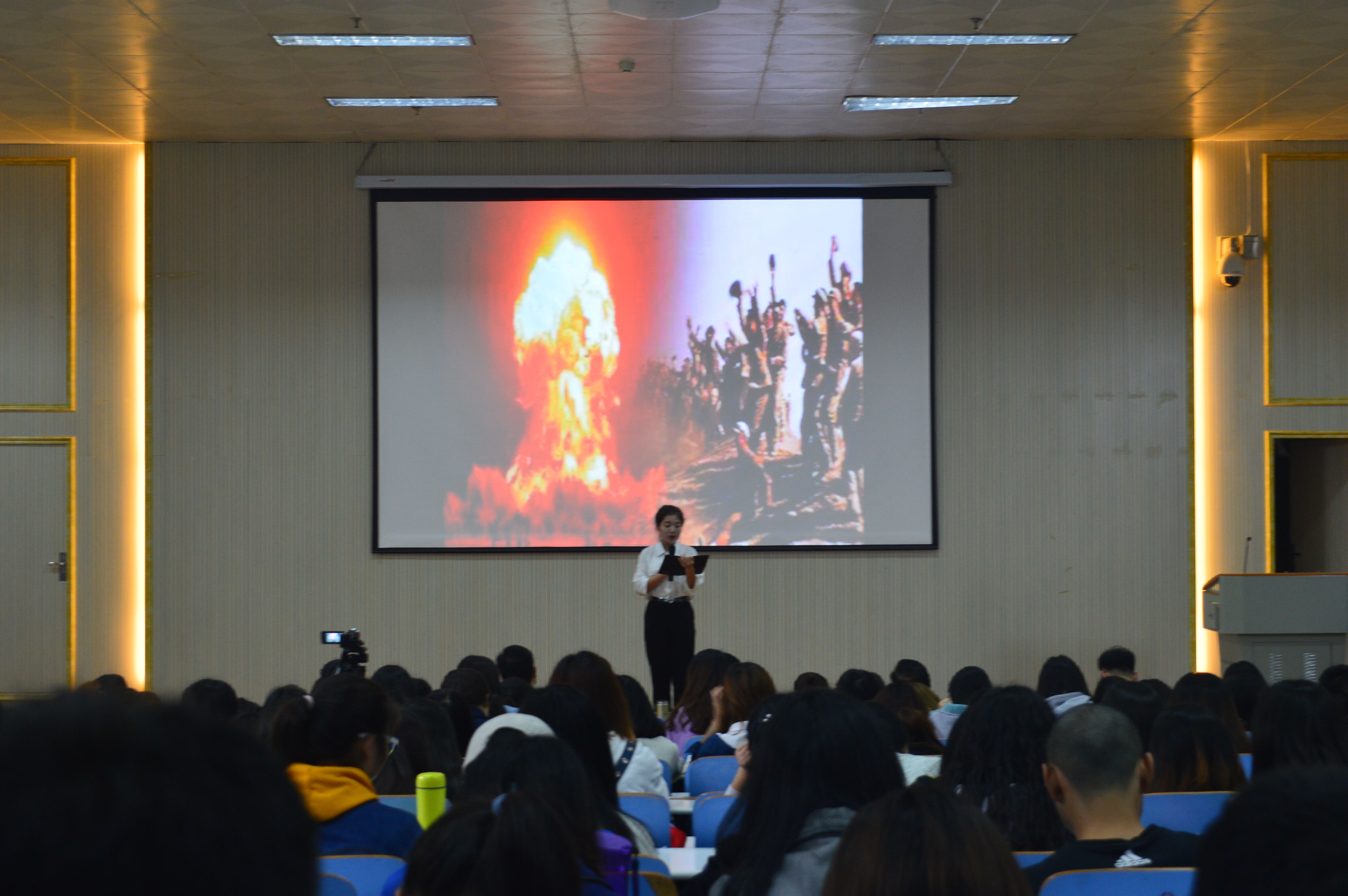 拷贝漫画
举办讲社会主义核心价值观故事比赛