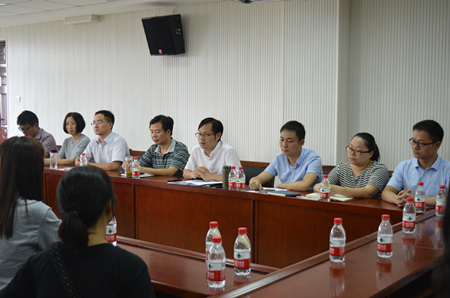 拷贝漫画
举行2017级新生家长见面会