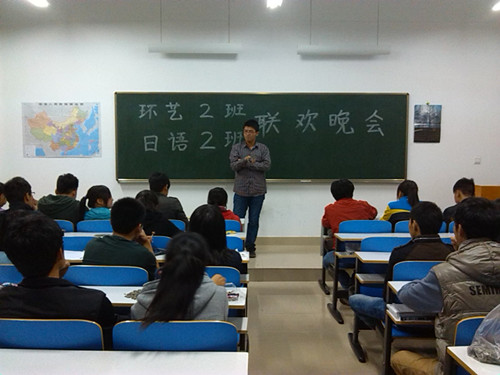 拷贝漫画
各班女生月联谊会精彩纷呈