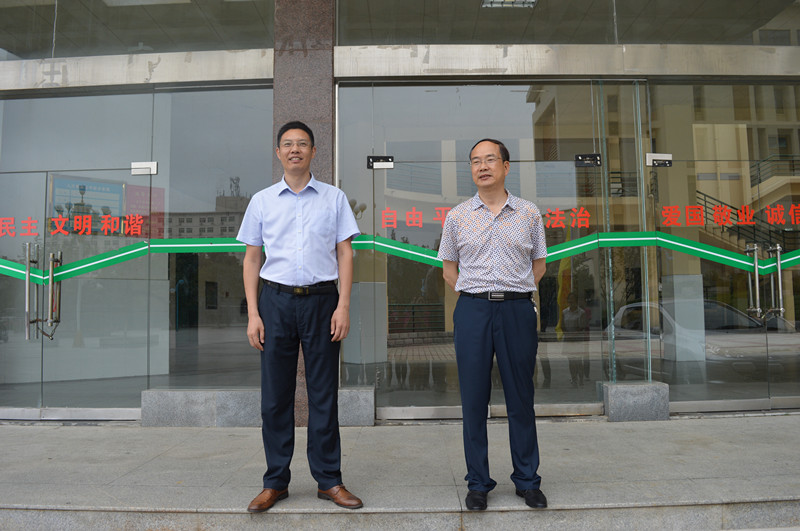 拷贝漫画
举行2016年大学生暑期“三下乡” 社会实践活动启动仪式