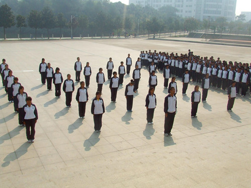 拷贝漫画
举办新生广播操比赛