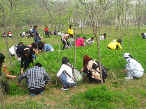 拷贝漫画
组织第58期青校学员开展校园公益活动