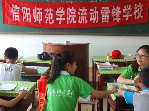 拷贝漫画
暑期实践小分队开展“流动雷锋学校”活动