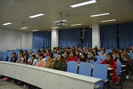 拷贝漫画
组织观看政论专题片——《不忘初心 继续前进》