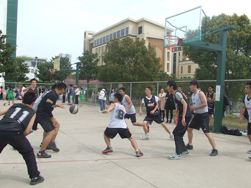 拷贝漫画
篮球队勇战第十三届“谭山杯”篮球赛