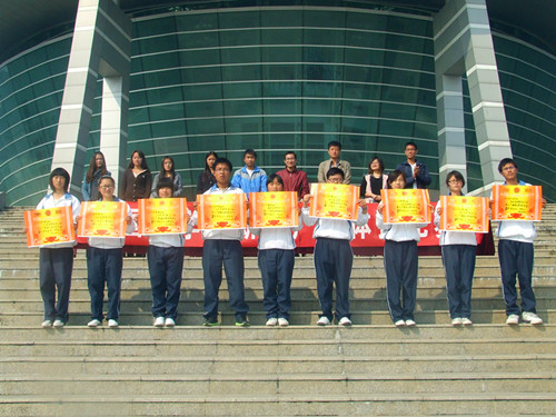 拷贝漫画
举行2012级新生广播操比赛