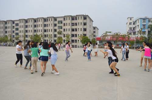 拷贝漫画
心理健康拓展活动火热开展