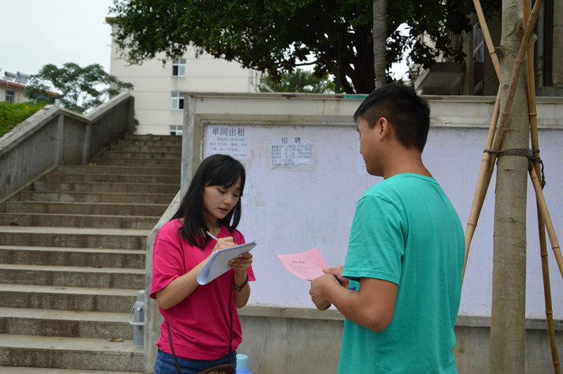 拷贝漫画
暑期实践小分队开展安全知识宣讲活动