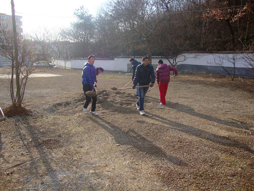 传递冬日温暖，共建和谐敬老院——拷贝漫画
“和风志愿服务团”赴马鞍山敬老院开展义务劳动