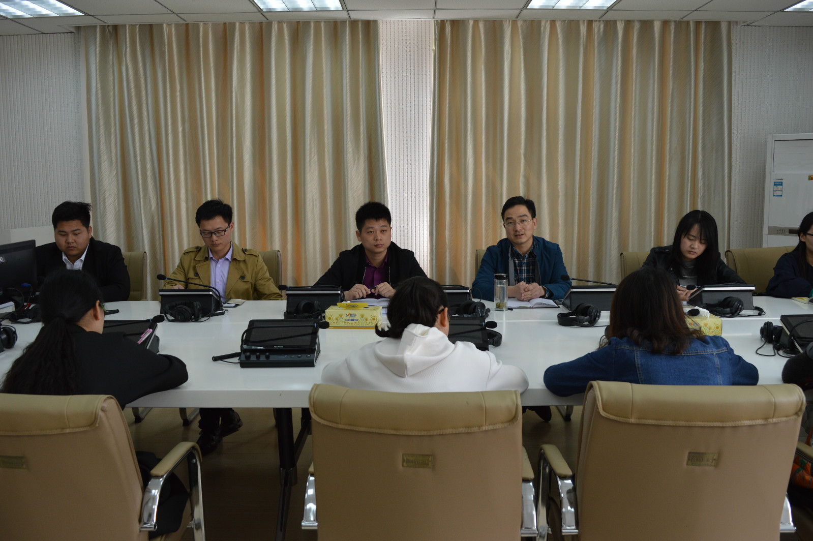 拷贝漫画
召开运动会动员会议