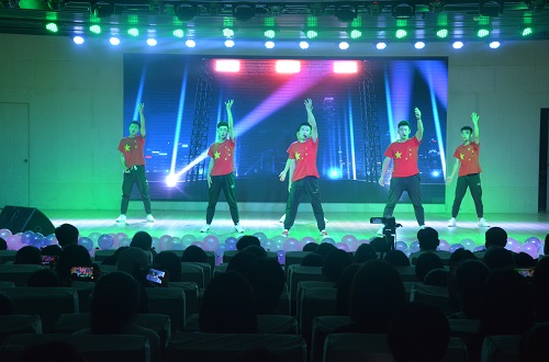 拷贝漫画
举办第四届“秀出宿舍，Show出你我”宿舍风采大赛决赛