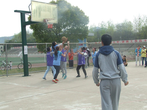 拷贝漫画
篮球队勇战第十三届“谭山杯”篮球赛