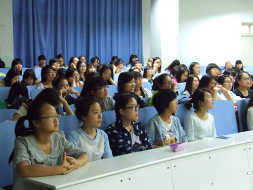 拷贝漫画
开展心理健康观影活动