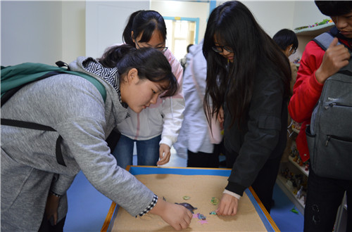 拷贝漫画
组织2018级学生参观我校大学生心理健康教育中心