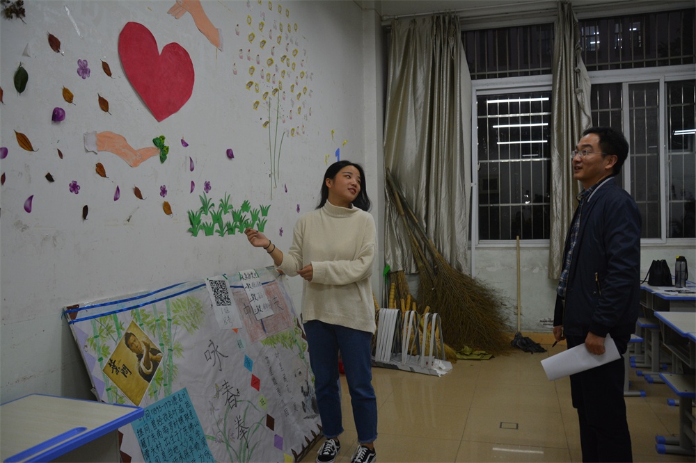 拷贝漫画
成功举办“心情墙”评比活动